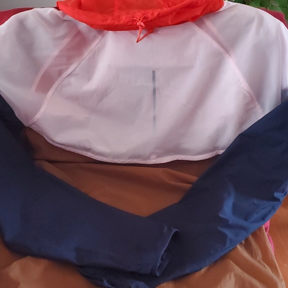 Nike Mens,Light weight Wind Jacket - Picture 3 of 4